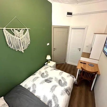 Yellowhouse 1 Aparthotel 3*