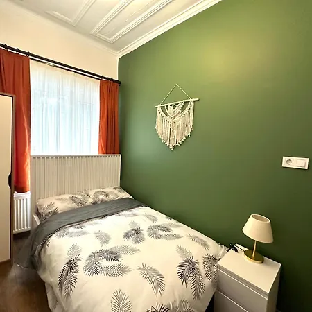 Yellowhouse 1 Aparthotel *